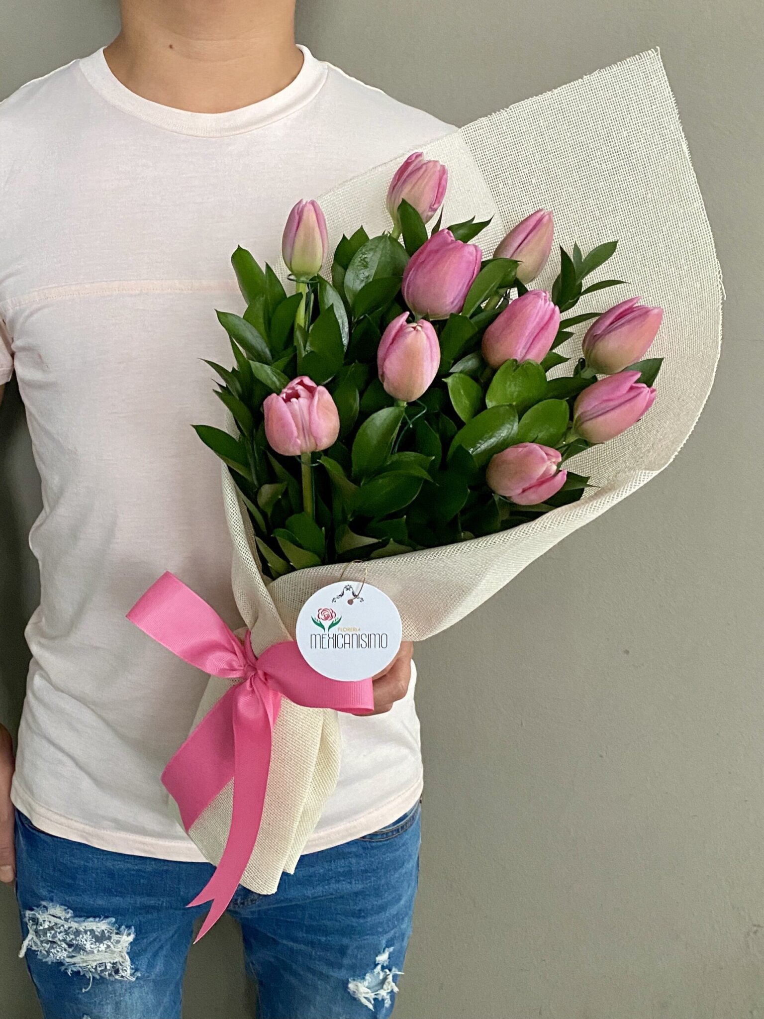 Ramo barcelona - 10 tulipanes | Florería Mexicanísimo
