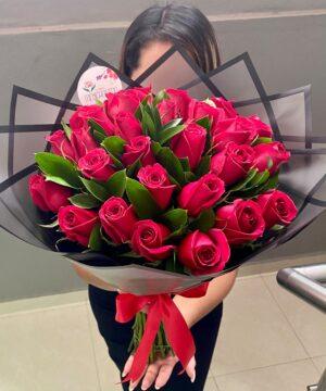 Ramo de 24 rosas rojas
